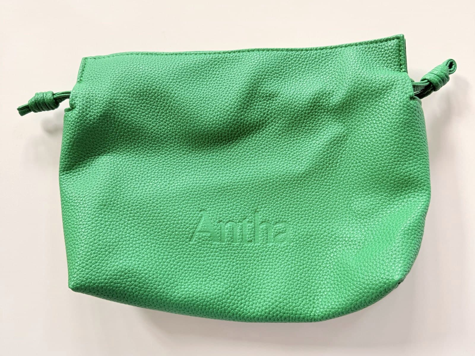 Antha cosmetics case in green pebbled leather